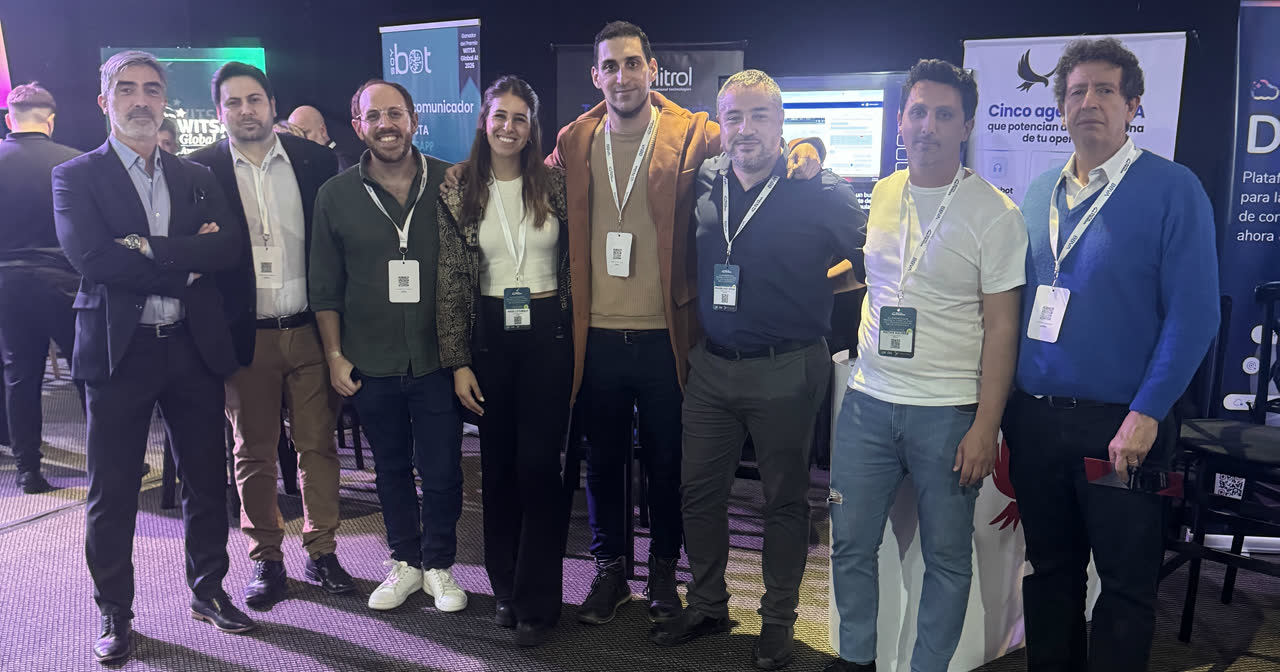 Equipo de Mitrol en su stand de AutoTienda 2026, en el Golden Center de Buenos Aires