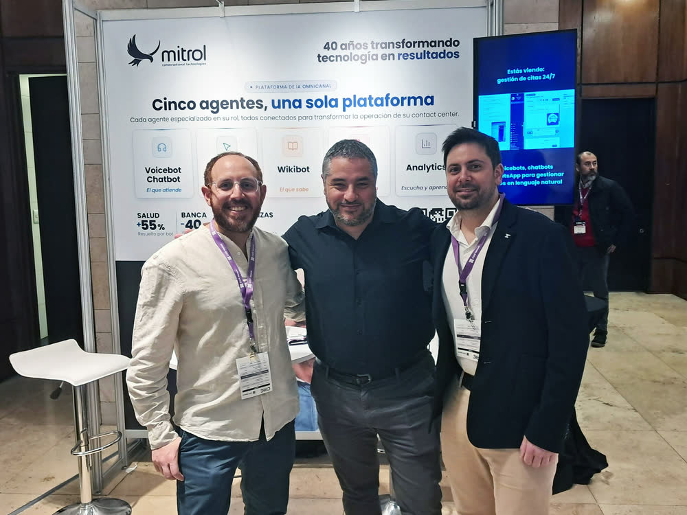 Equipo de Mitrol en el stand #2 del CRIC Chile Presencial 2026