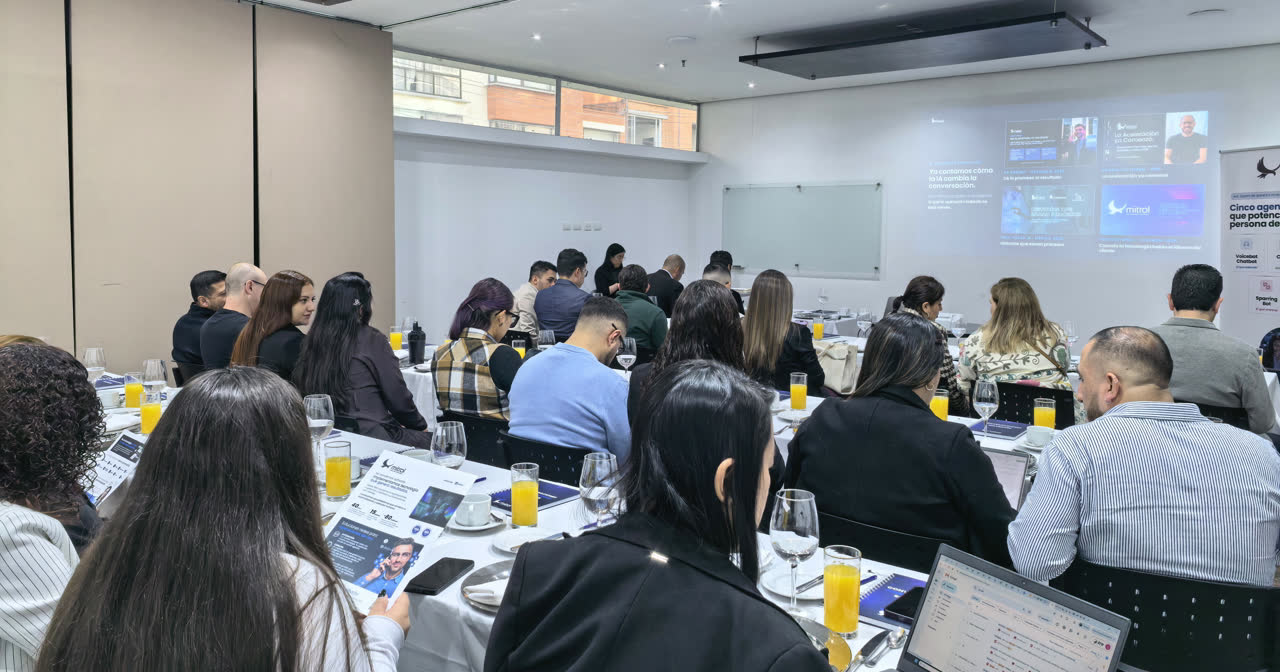 Sala del desayuno ejecutivo CX Day de Mitrol y BPro en Bogotá