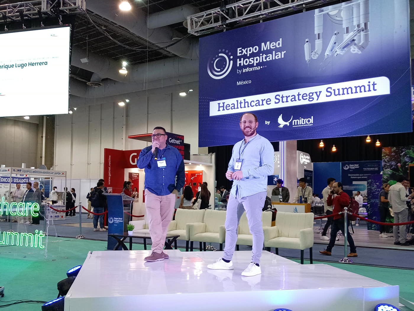 Francisco Troiano y Enrique Lugo Herrera en el escenario de Expo Med Hospitalar 2026