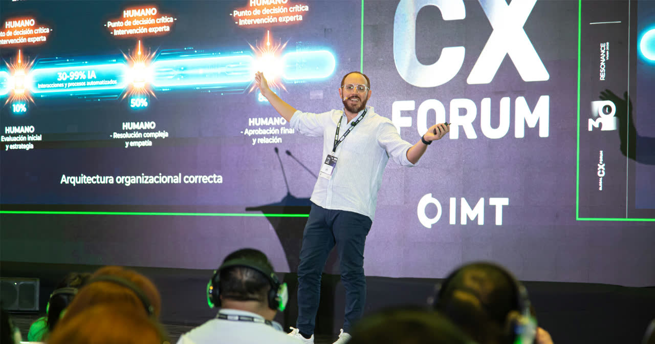 Fran Troiano, CRO de Mitrol, durante su charla en el Global CX Forum 2026