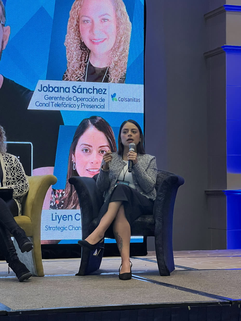 Panelista exponiendo durante IA Salud Tech 2025 en Ciudad de México